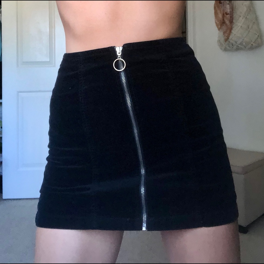 Zipper pencil skirt